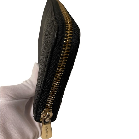 Michael Kors Black Jet Set
Zip Around Wallet Silver... - Picture 3 of 12